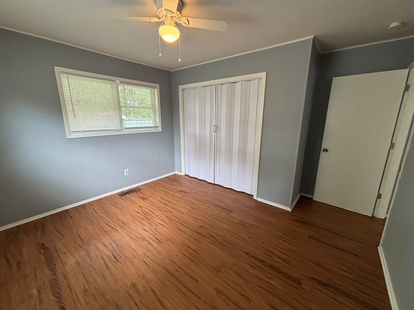 Inviting 2 Bedroom 1 Bath Ground Floor Apartment In A Peaceful Neighborhood – photo 5