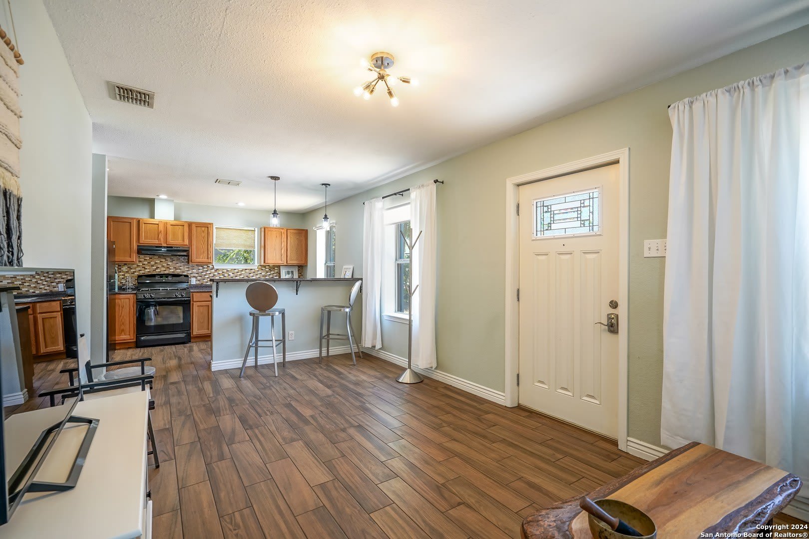 530 E MYRTLE ST – photo 4