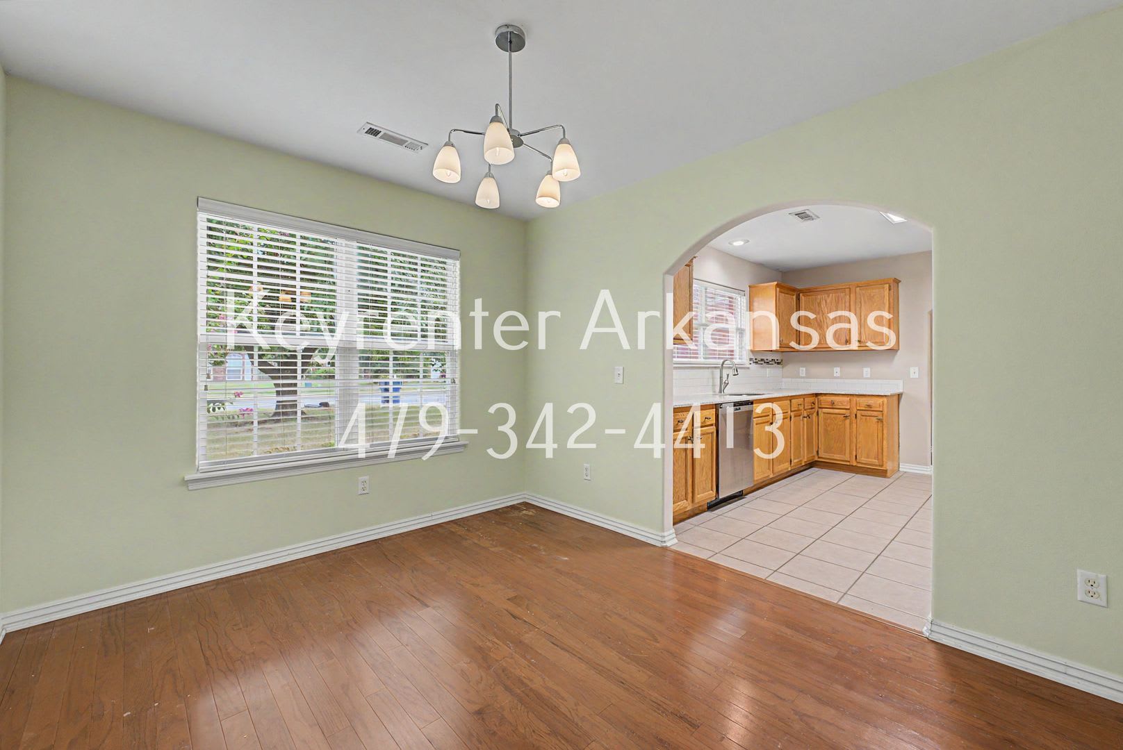 Beautiful 3 Bed, 2 Bath Bentonville Home with Fireplace & Fenced Backyard – photo 5