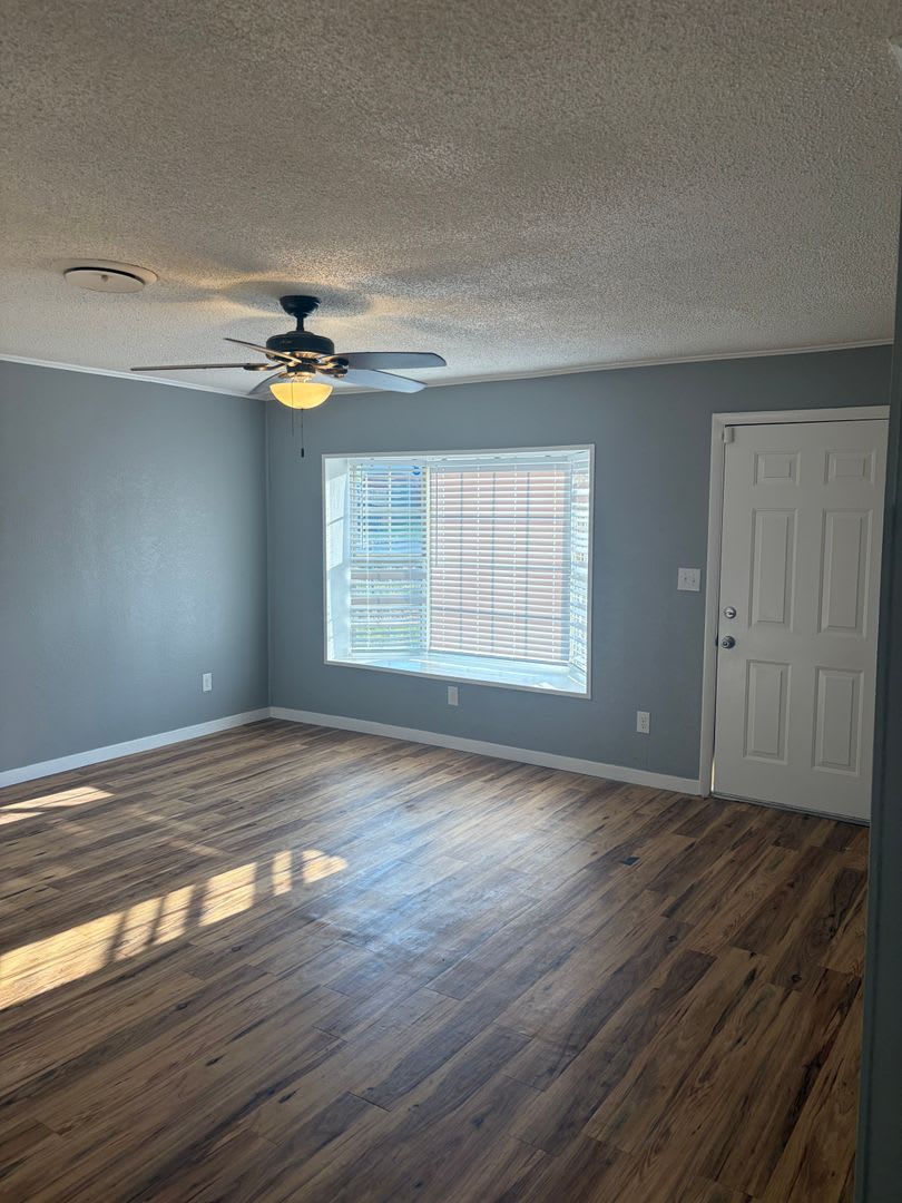 3 bedroom and 1.5 bathroom – photo 5