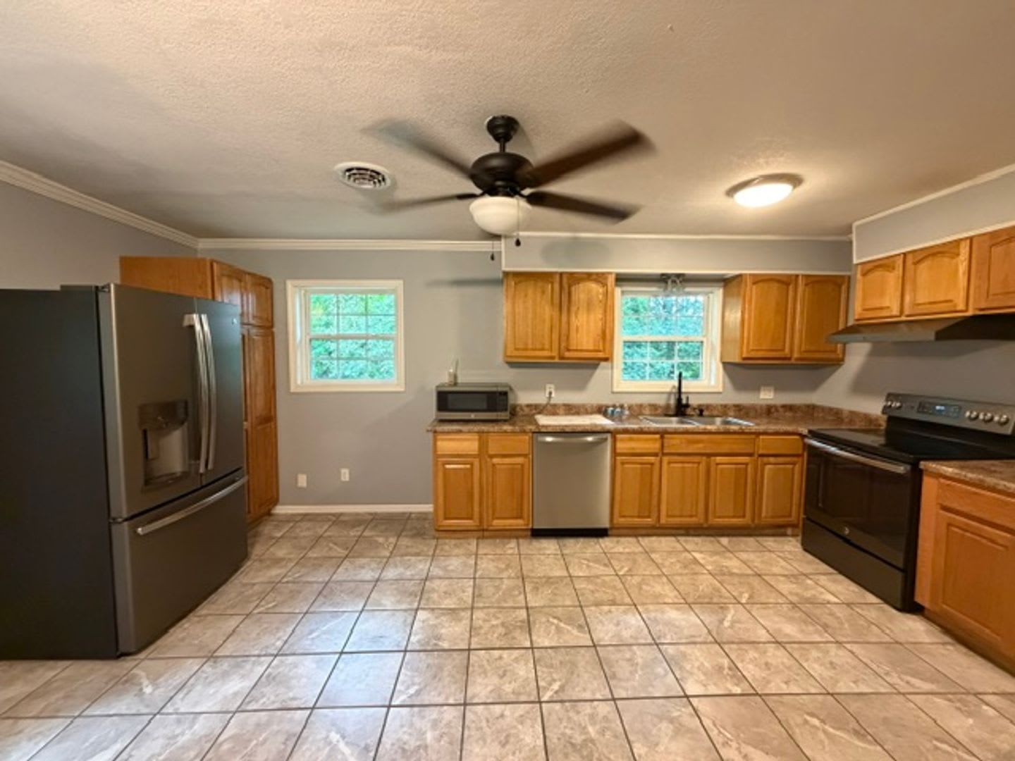 3 Bedroom 2 Bathroom Ranch Style Home With Full Finished Basement Lawncare Included Pets Allowed With Pet Fees – photo 4