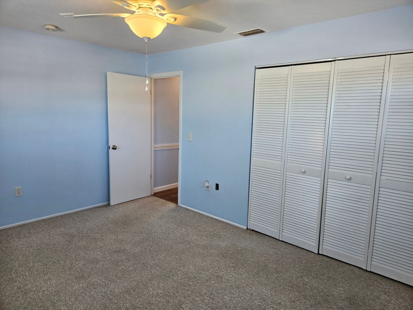 Annual Unfurnished 2Nd Floor Condo For Rent On Venice Island – photo 3