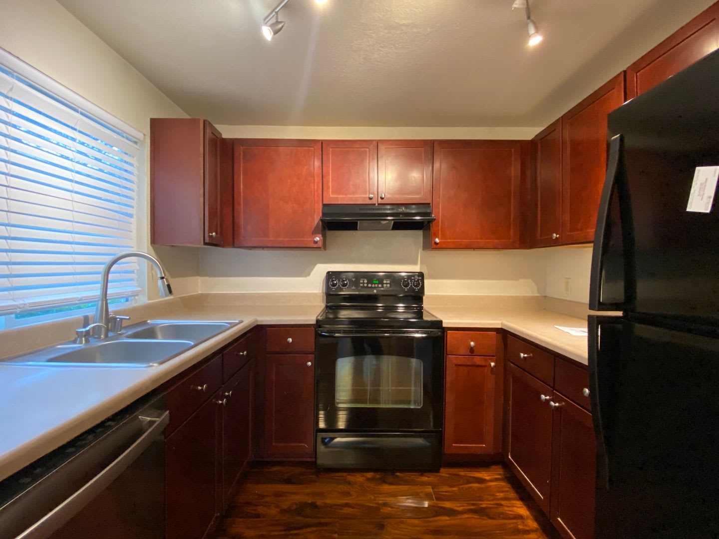 Practical 3 bedroom Des Moines Condo – photo 5