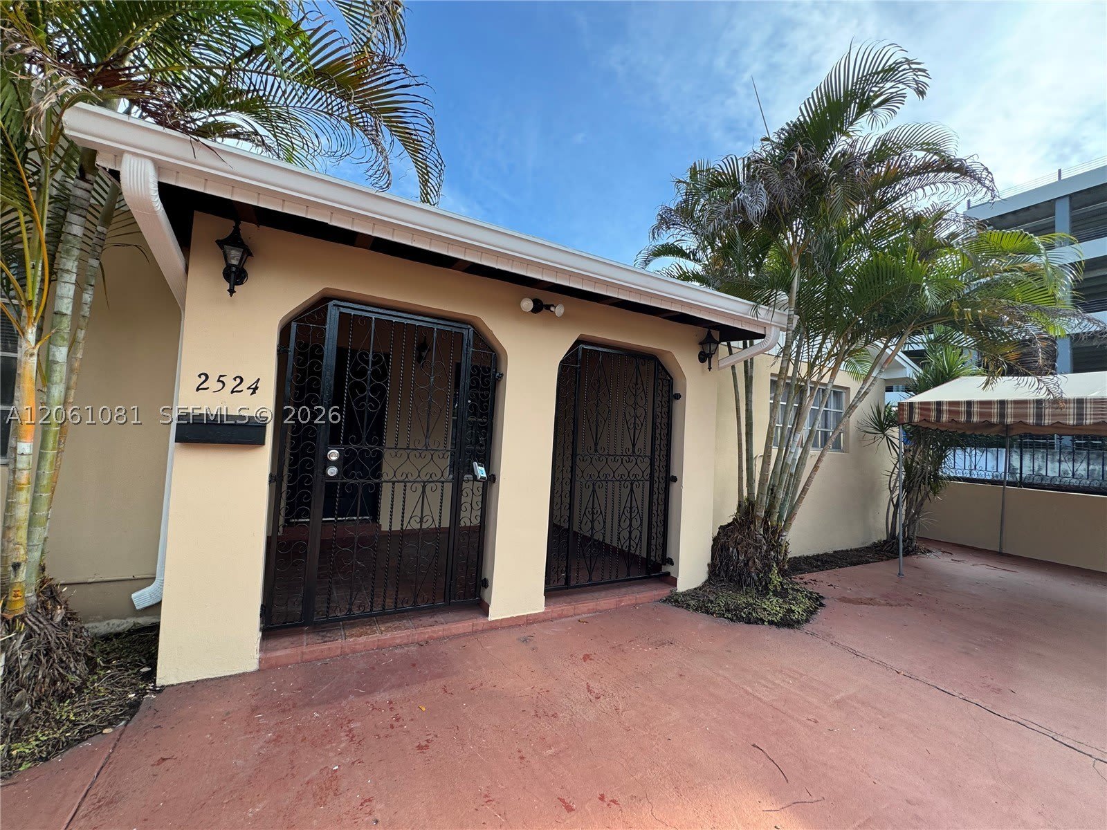 2524 SW 6th St – photo 1