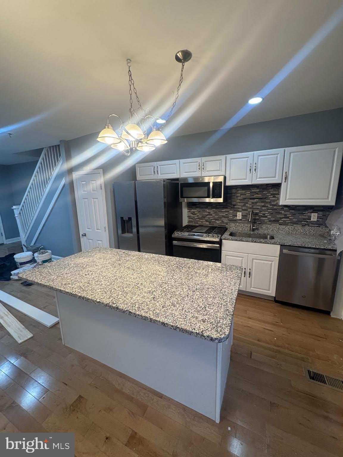 3221 LYNDALE Avenue – photo 4