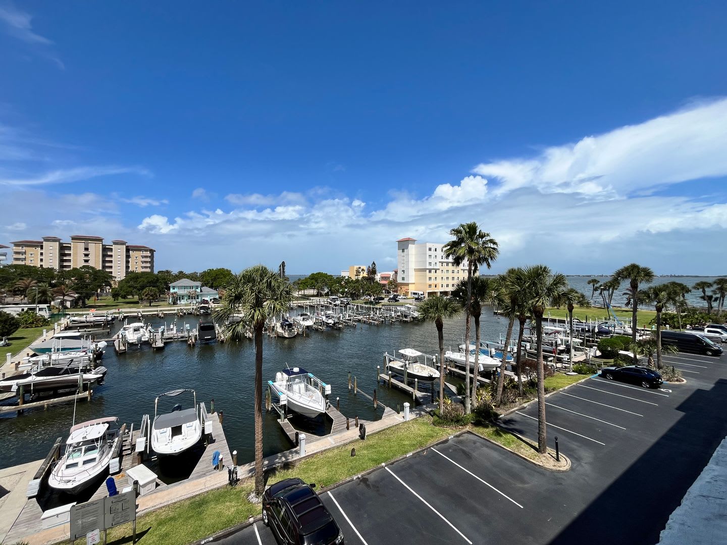 3/2 CONDO ON THE RIVER – photo 1