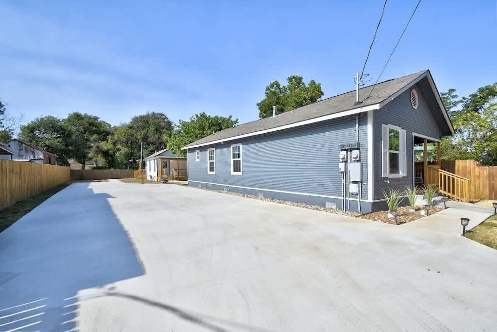 1006 Center Street – photo 3