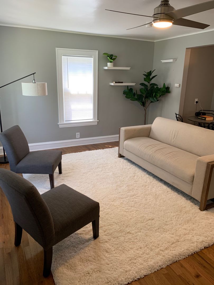 Cozy 2 Bedroom 1 Bathroom Home in South Minneapolis! – photo 1