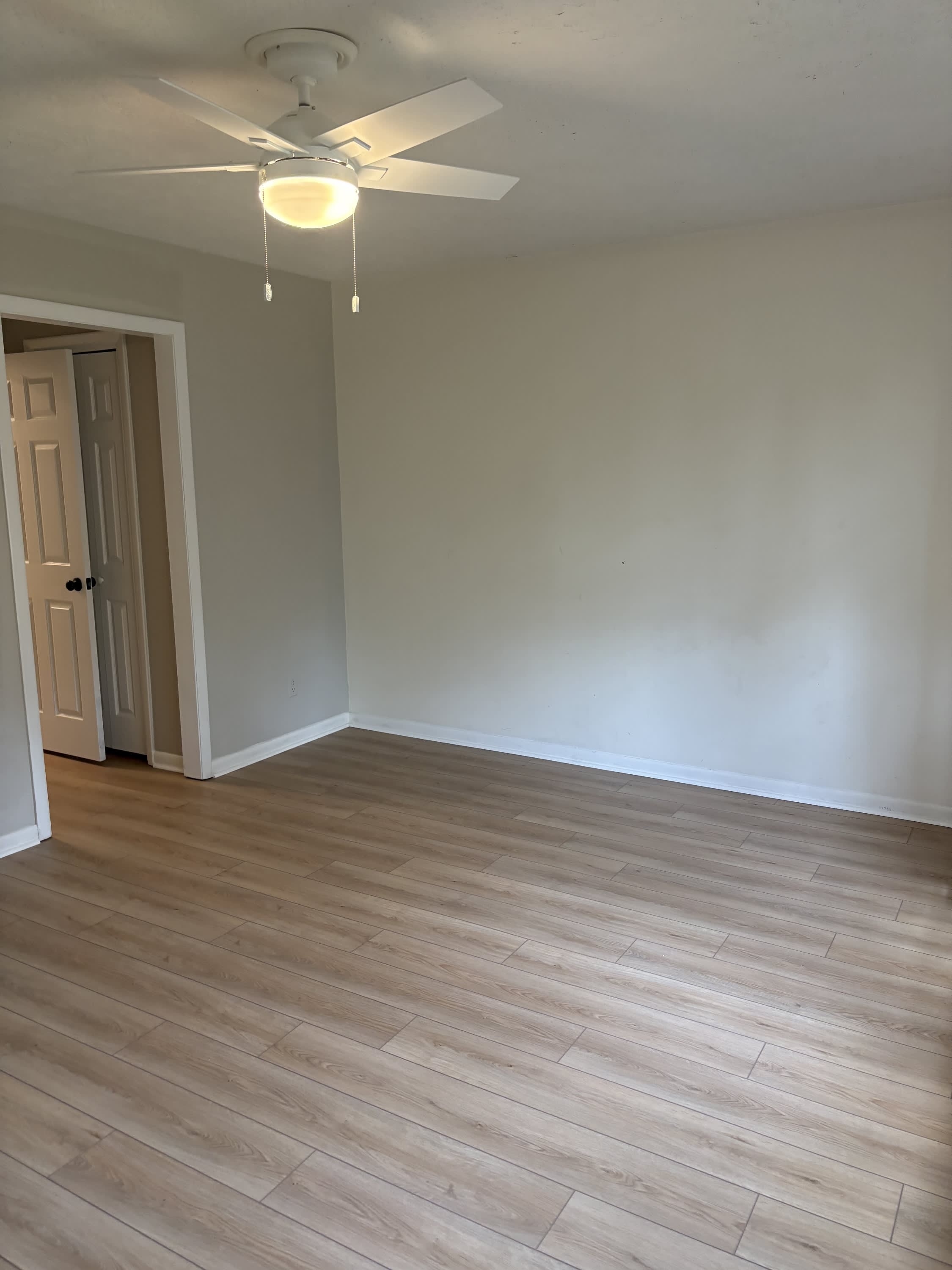 127 Holiday Court – photo 5