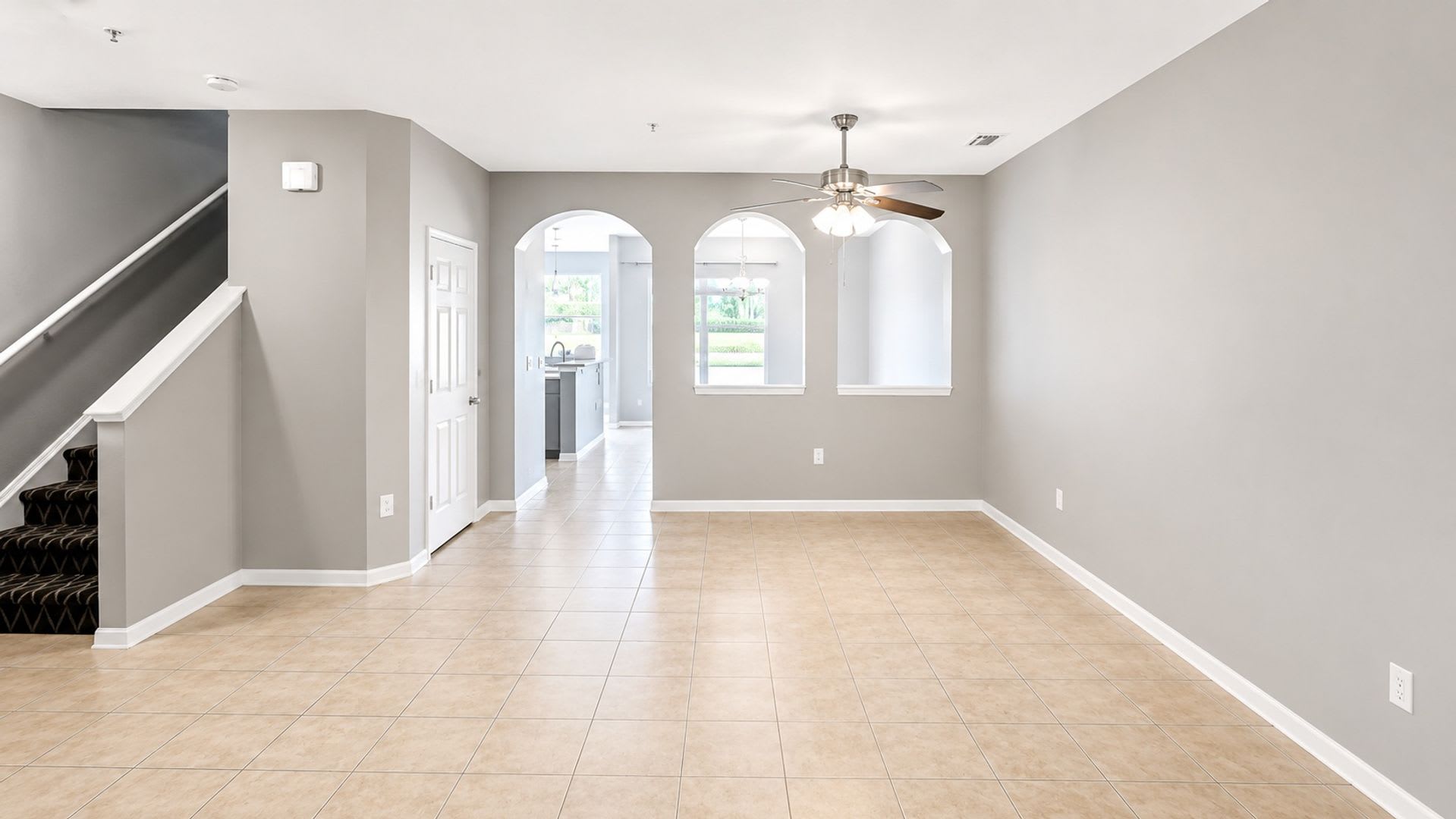 Annual Unfurnished 3-bed 2.5-bath townhome in Parkstone – photo 2