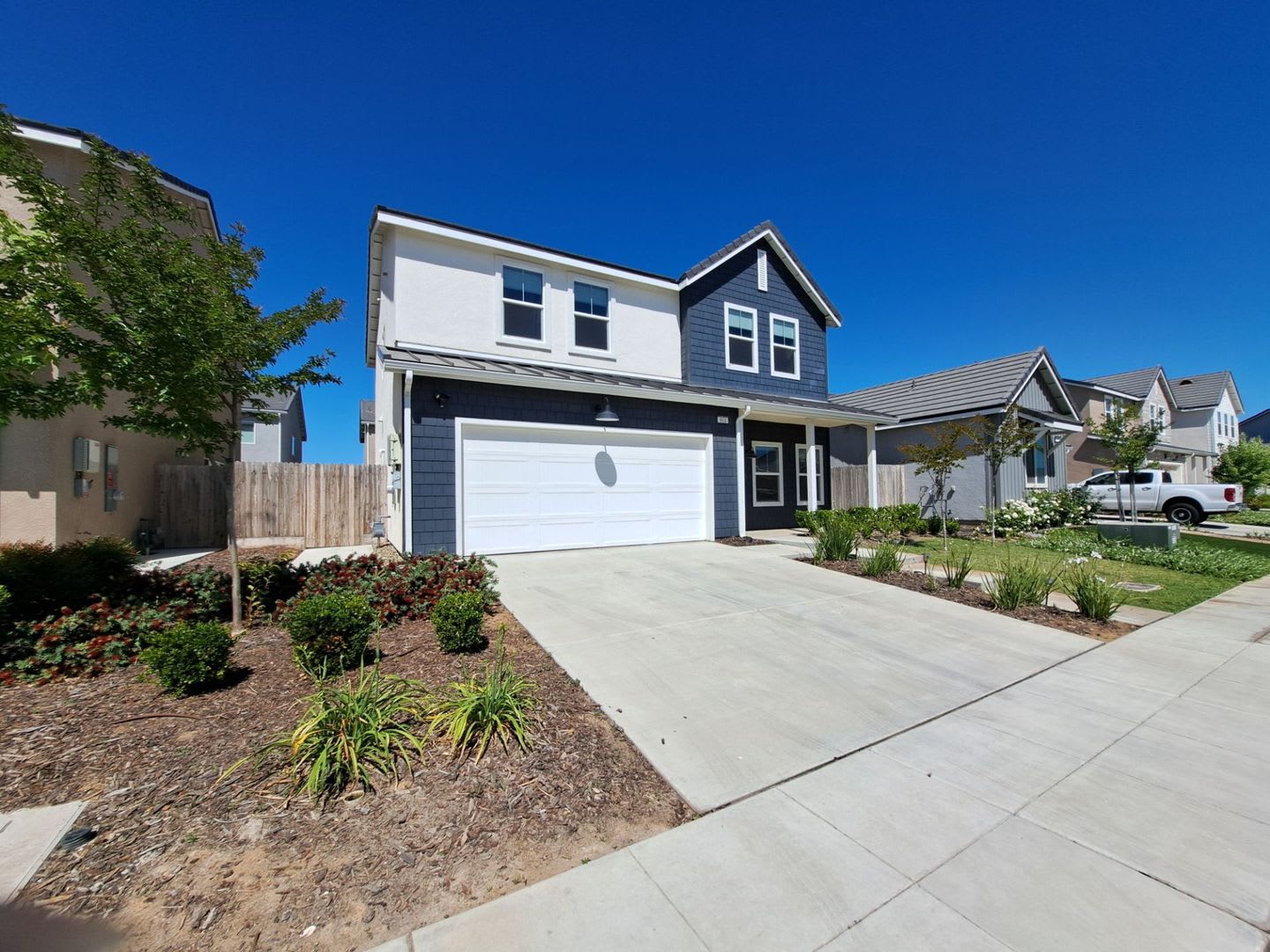 Spacious 2-story home: 4 bedrooms and 2.5 bathrooms in Madera, CA! – photo 4