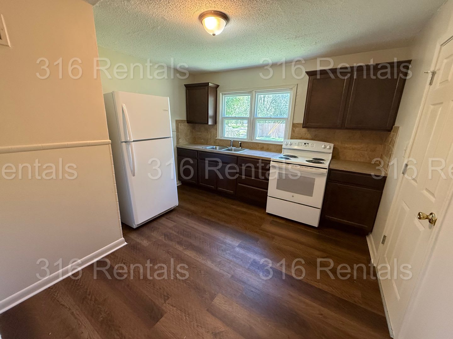 1100 2 Bed 1 Bath Single Family Home – photo 3