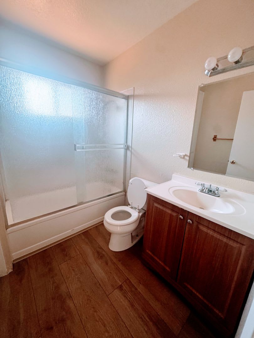 2 bedroom for Rent-New Interior Paint, Attached Garage – photo 5