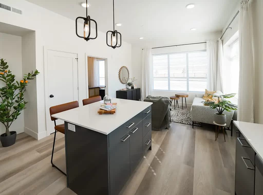 813 E Center St A – photo 3