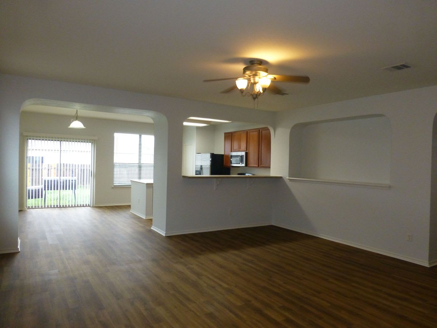 Charming 3 Bedroom Home in Round Rock – photo 2