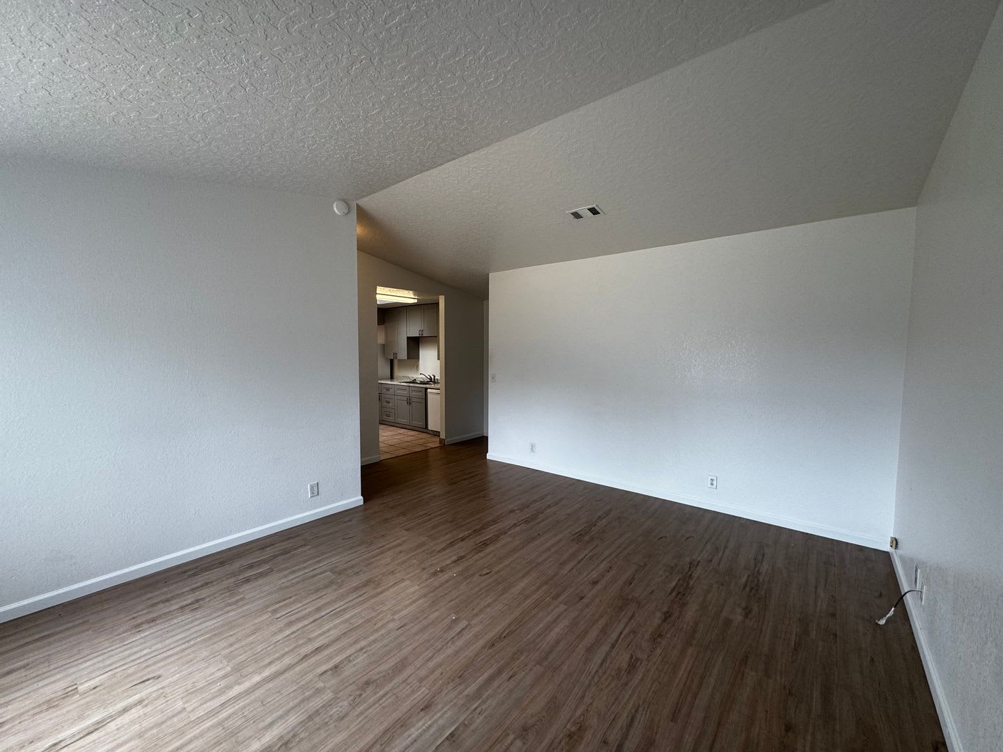 Remodeled- Beautiful 3bd/2ba Home – photo 4