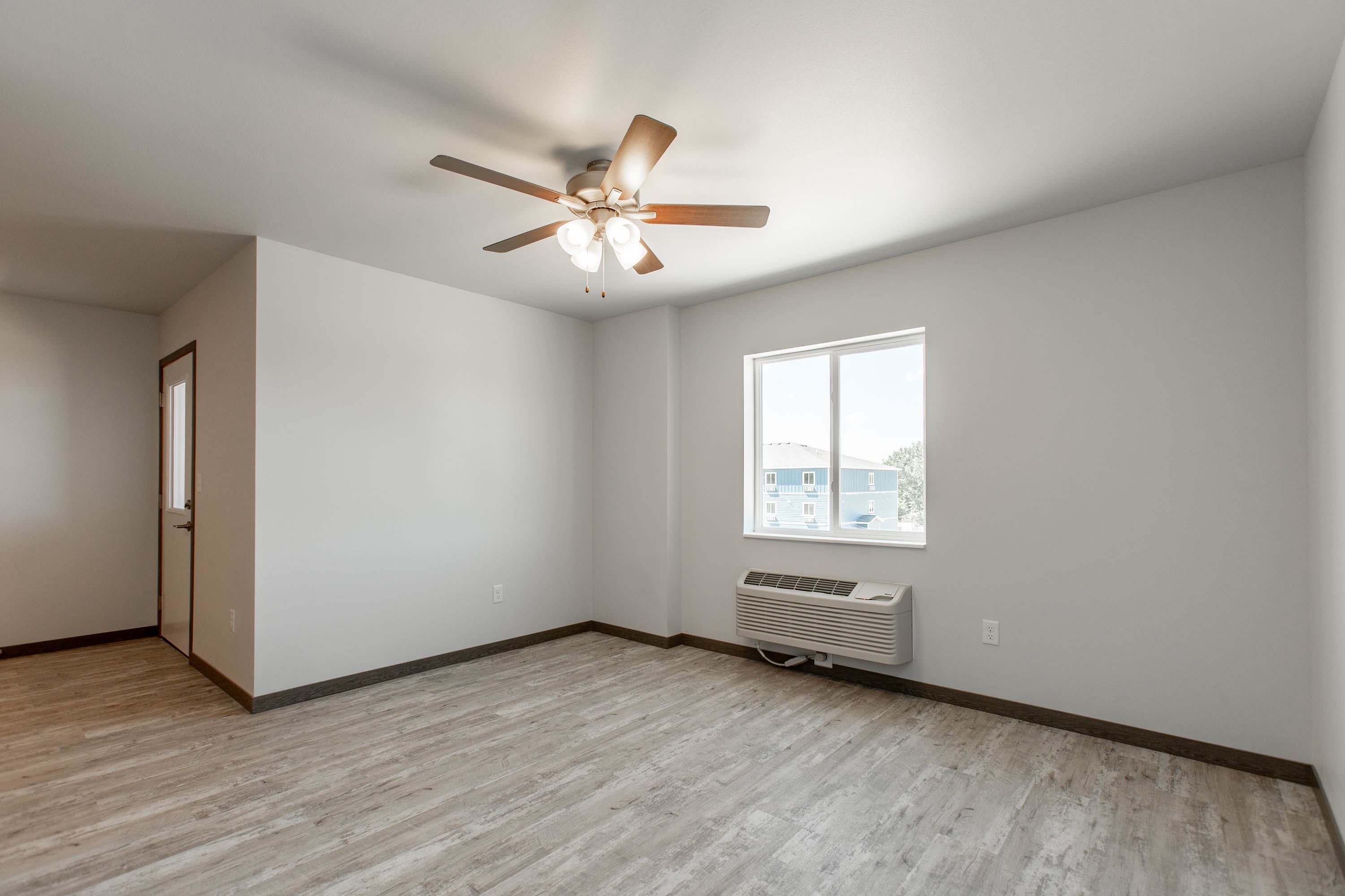 1050 Valley Dr – photo 5