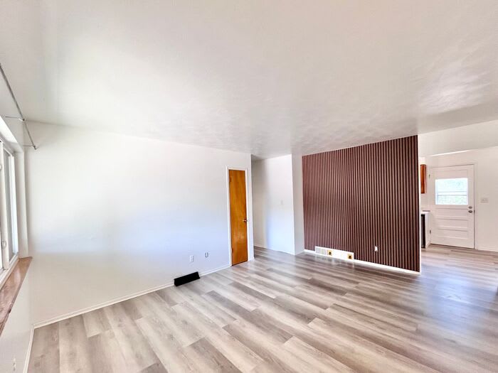 2428 Clearview Avenue – photo 4