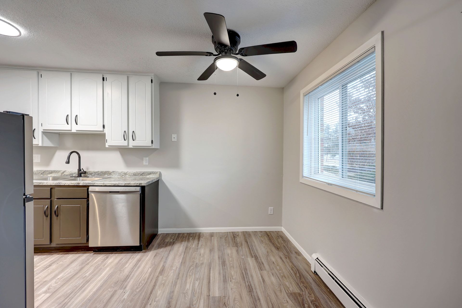 Royal Oaks Apts. – photo 5