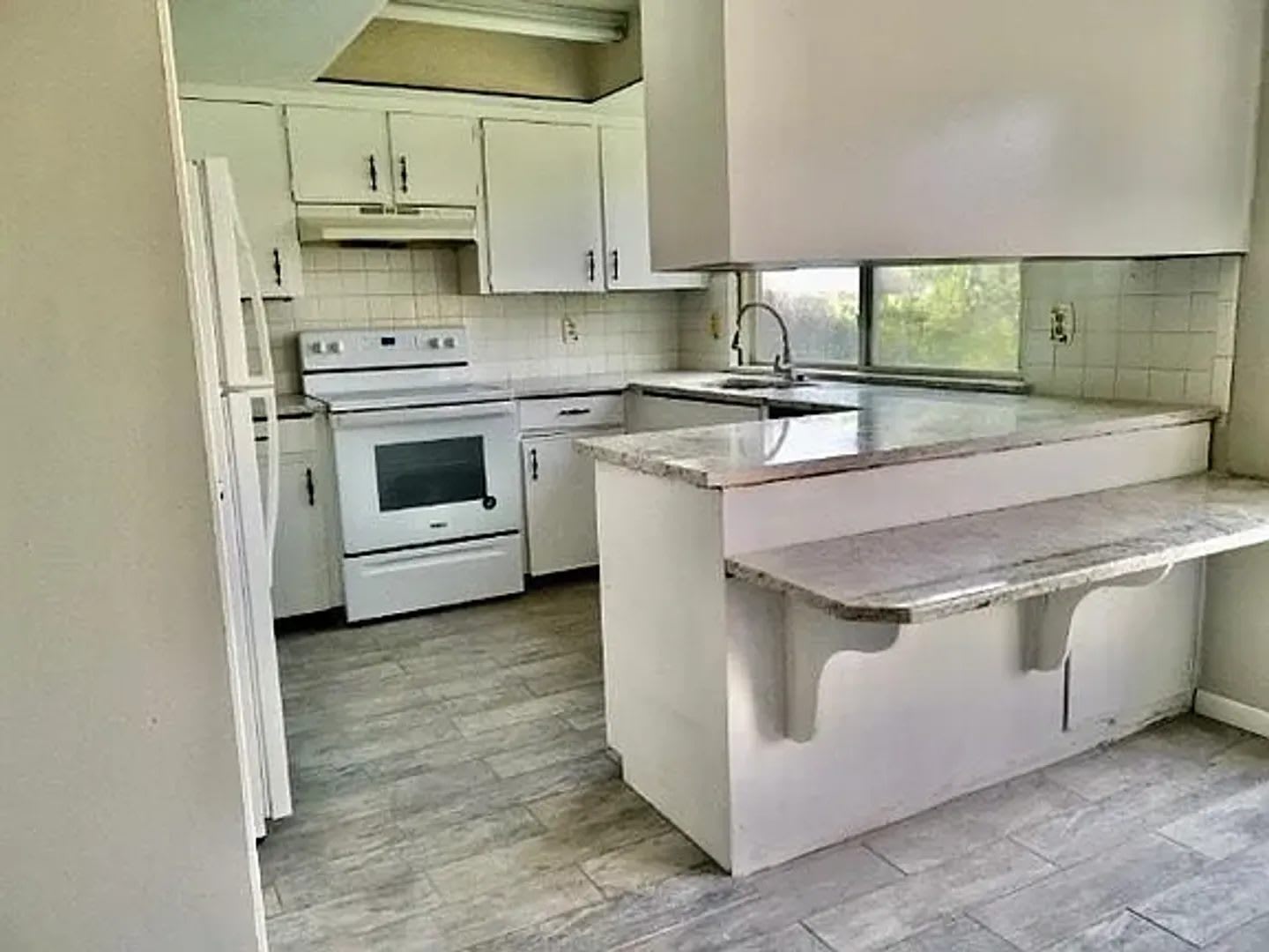 Newly Renovated Town Home In Grandview – photo 3