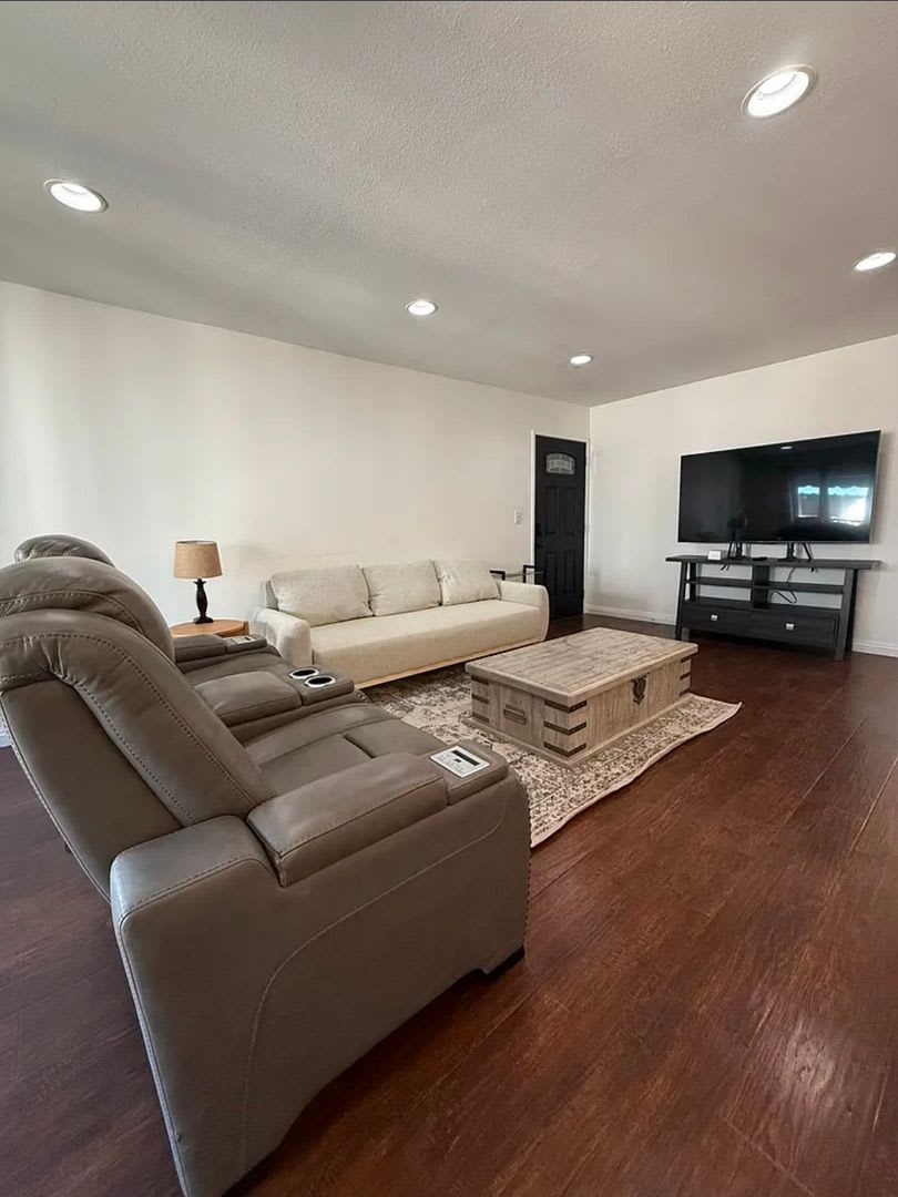 Furnished Top-Floor West LA Townhome Near Sawtelle and UCLA – photo 2