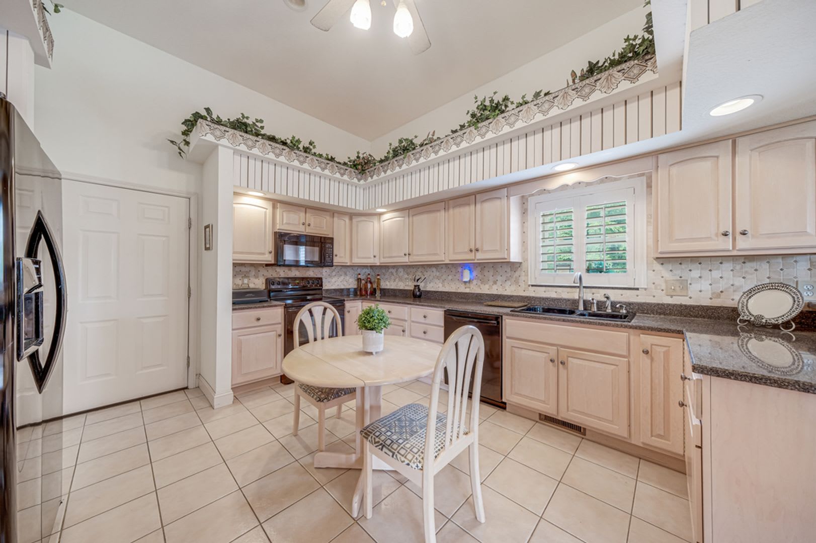 3 Bed, 3 Bath Condo for Rent – Available August 5th – photo 3