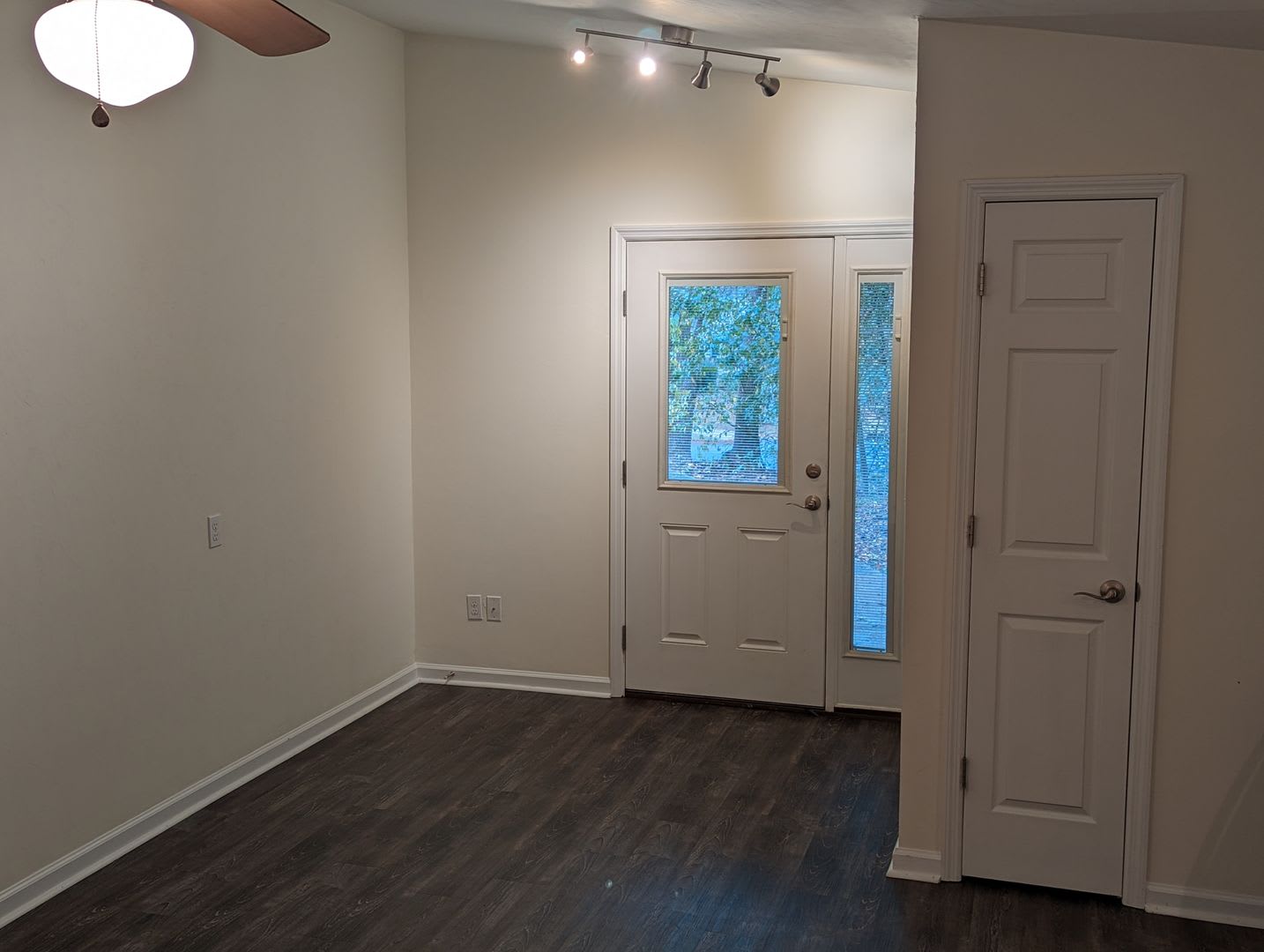 Rare One Bedroom One Bathroom Unit Available In Midtown – photo 4