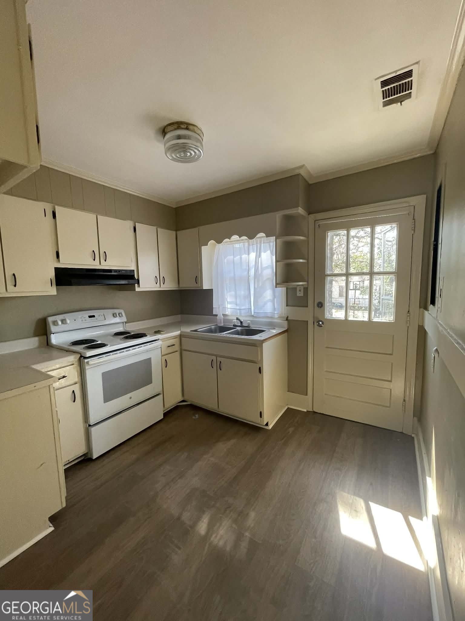 604 W Moore Street – photo 3