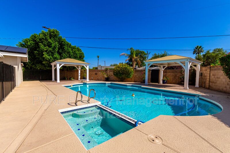 417 E Rose Ln – photo 4