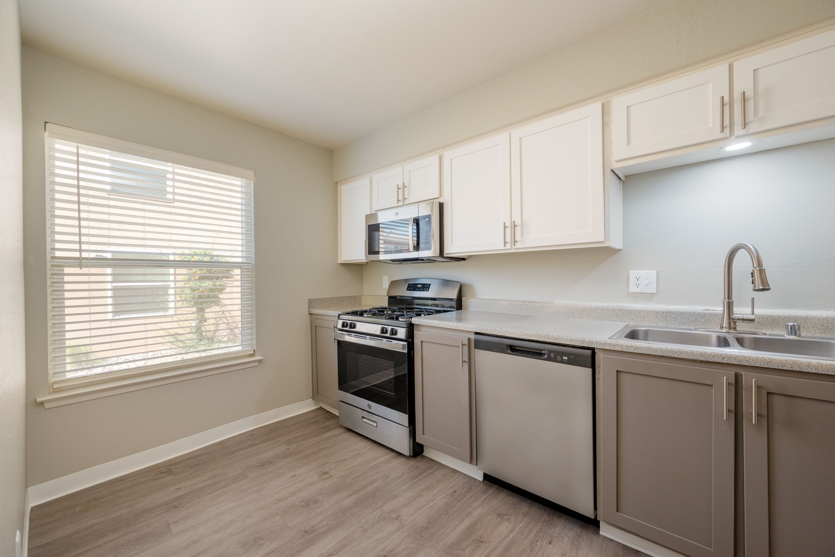River Rock Apartments – photo 2