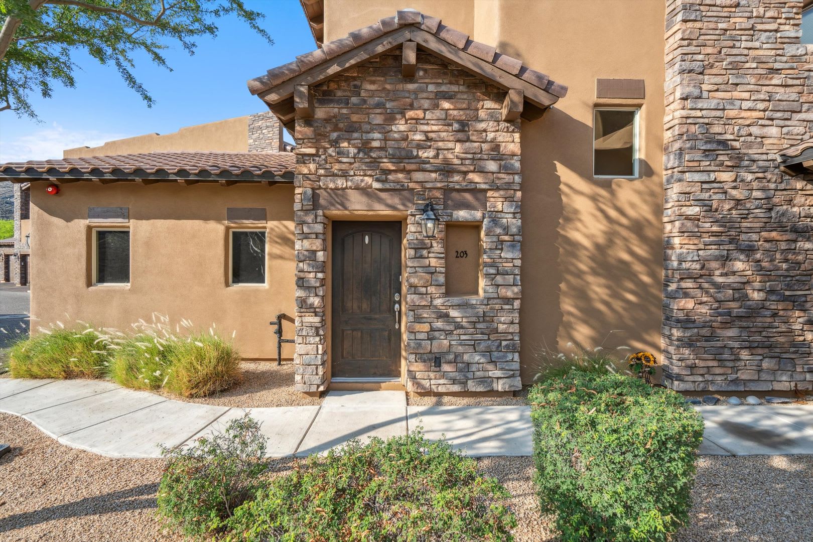 3 bedroom 2 Bathroom Rancho Verde Del Rio Townhome – photo 2
