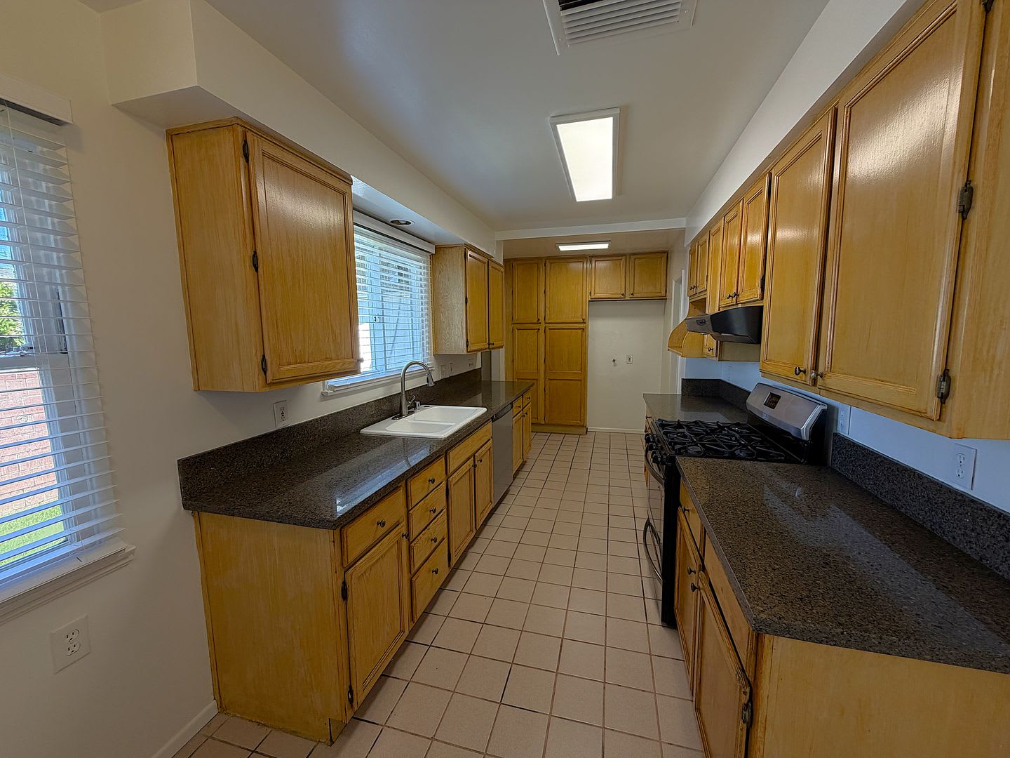 GORGEOUS 4BED/2BTH SINGLE FAMILY HOME IN QUIET AREA OF GRANADA HILLS – photo 4
