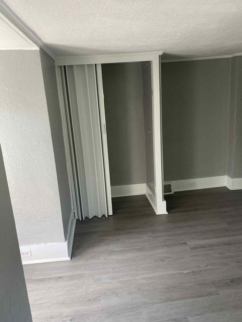 Newly Updated Spacious 4 bedroom 1 bathroom house for rent in Glassport! – photo 5