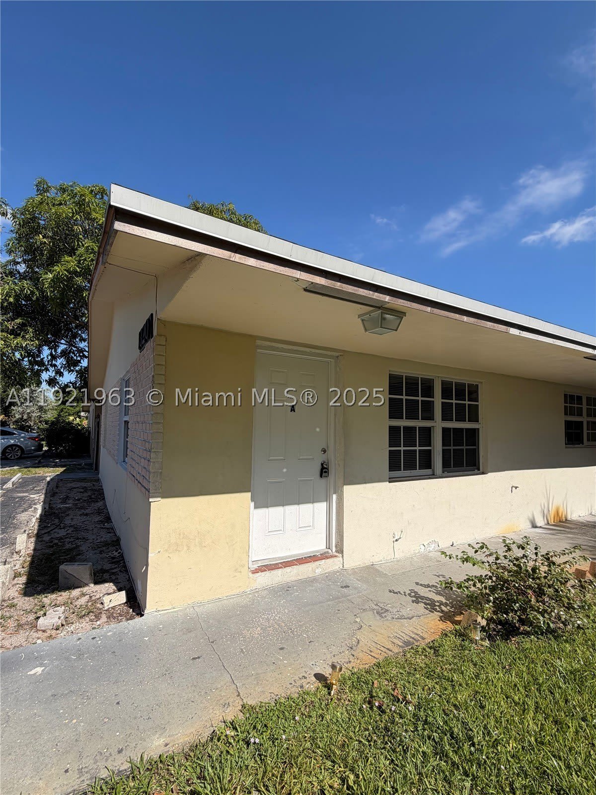 1320 SW 11th Ave – photo 1