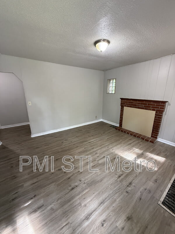 6170 Emerald Avenue – photo 2