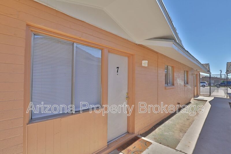 1702 W. Vogel Ave. – photo 1