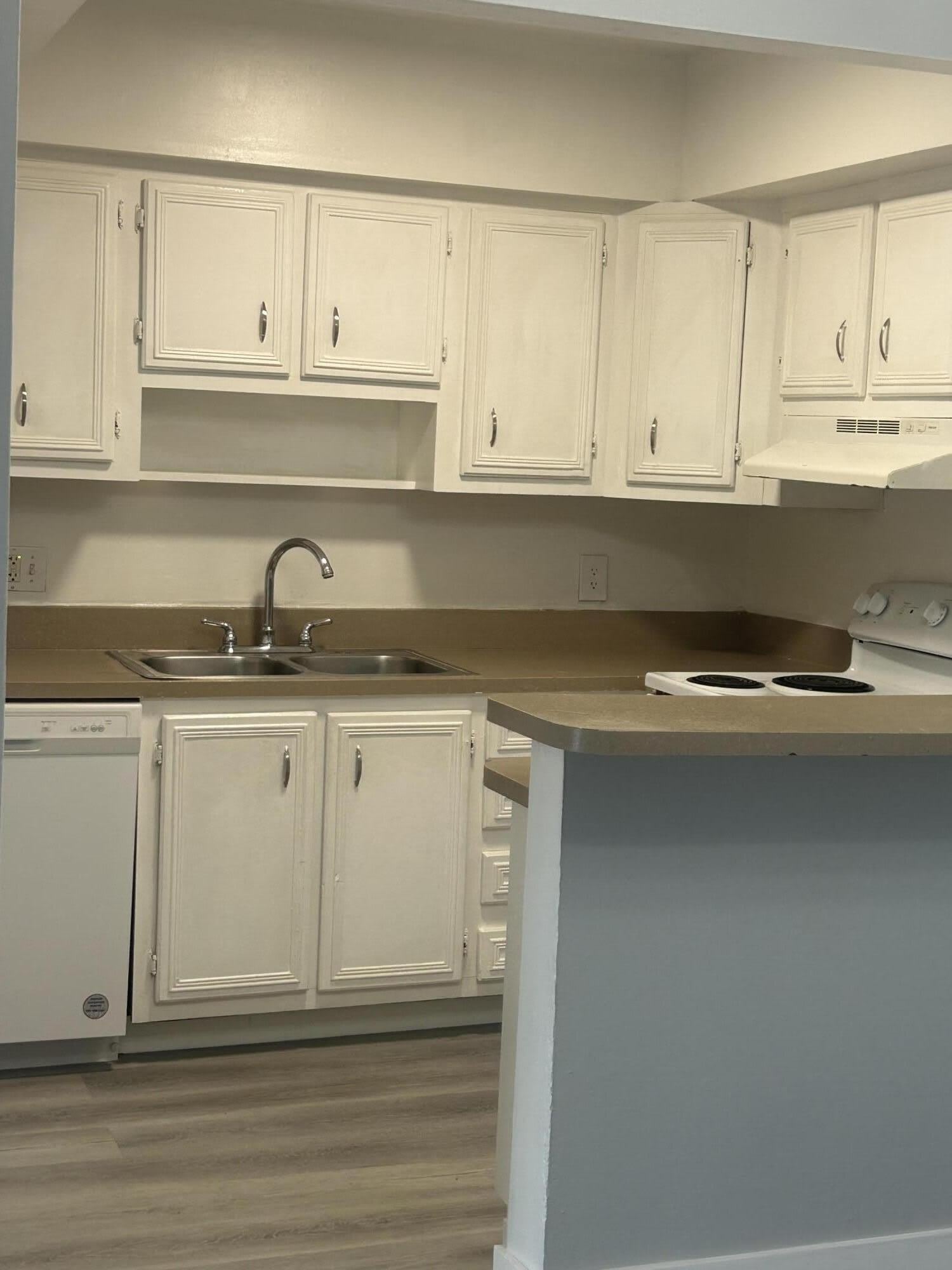 3220 Nw 84Th Avenue – photo 2