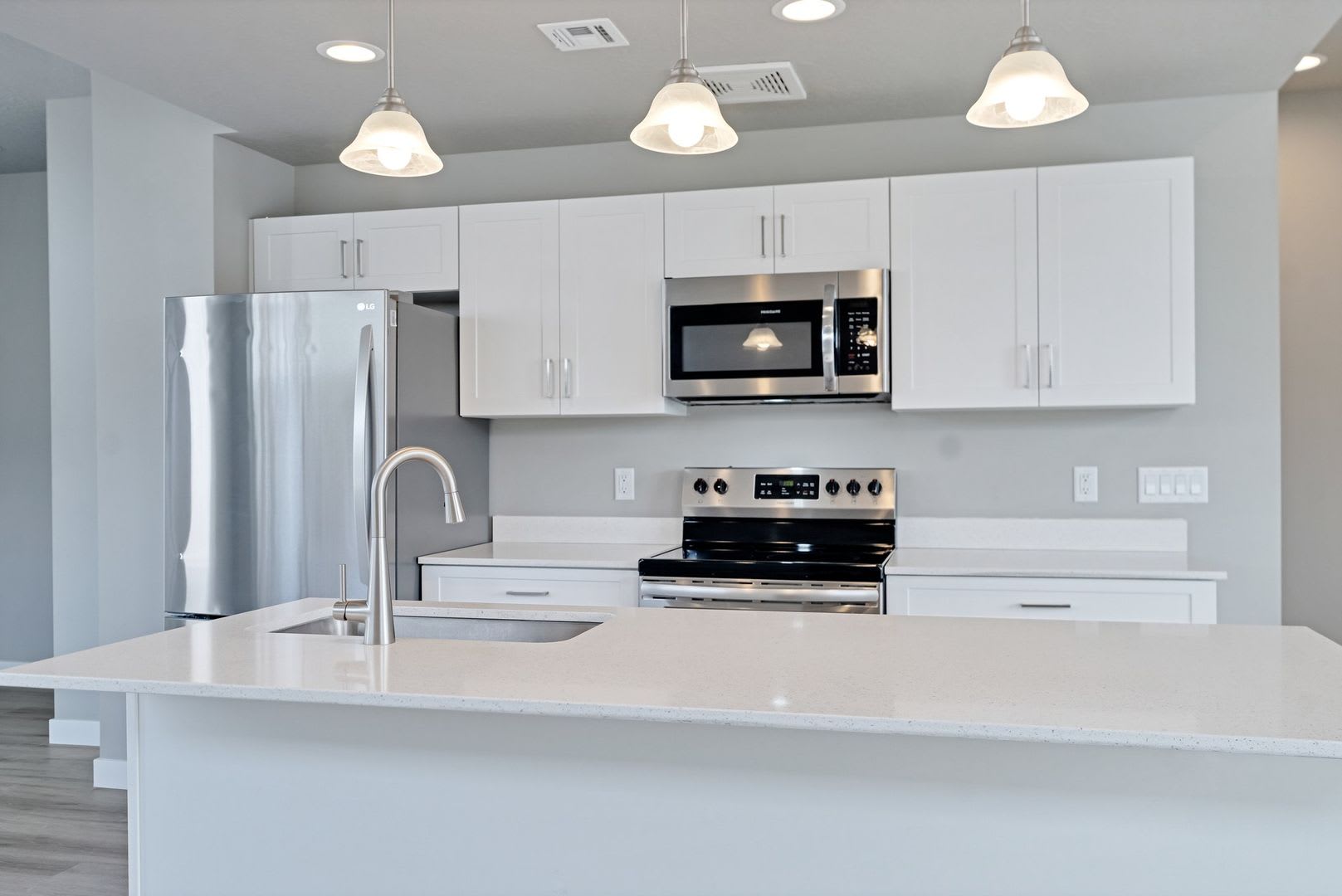 Beautiful 4 Bed 3 Bath Townhome In Great Clearfield Location Available Now – photo 4