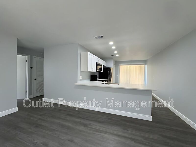 442 S Hill Avenue – photo 5