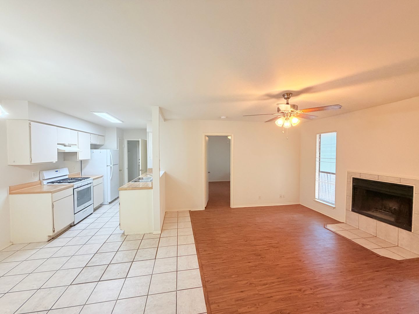 Great, well-maintained single-story duplex tucked away on a quiet cul-de-sac! – photo 4