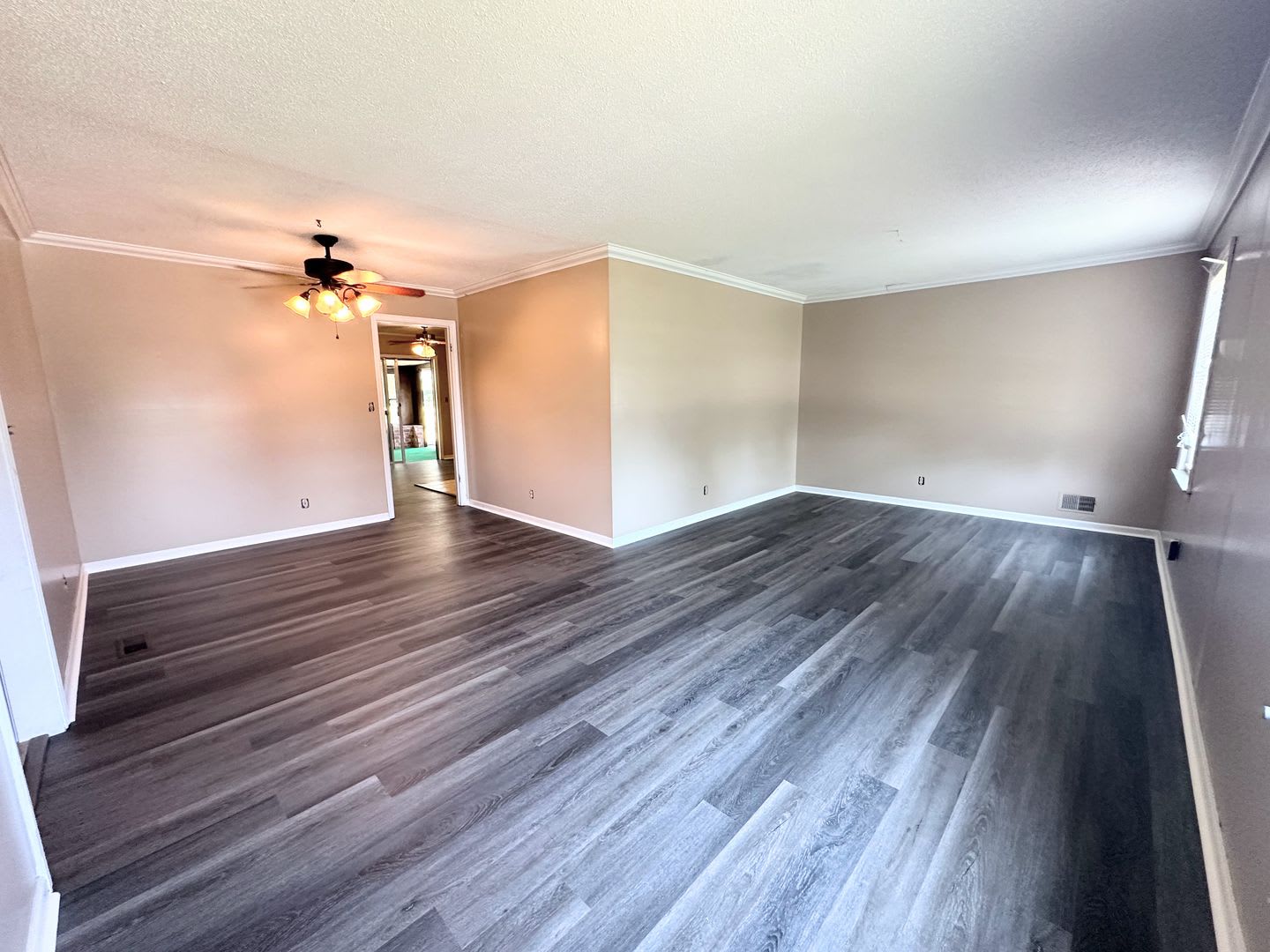 More Space For Your Money Freshly Painted 3Br 2Ba 1 700 Sf Fenced Yard Sunroom Cul De Sac No Carpet – photo 3
