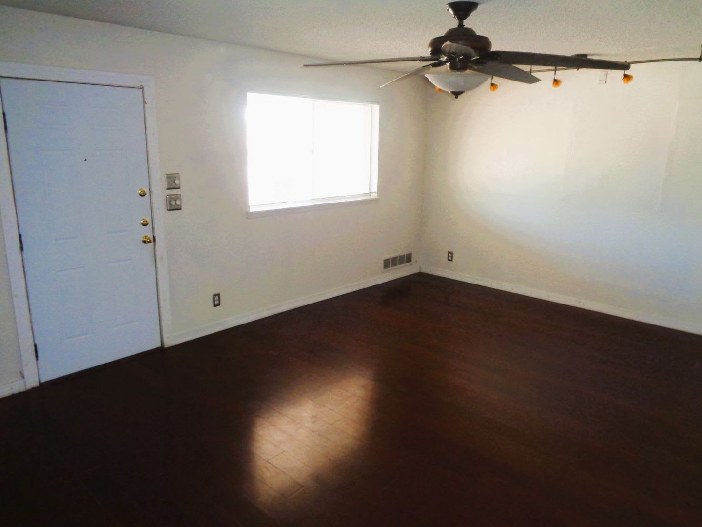 Adorable Single Level Northeast Home With Refrigerated Air Located In Quiet Neighborhood – photo 2