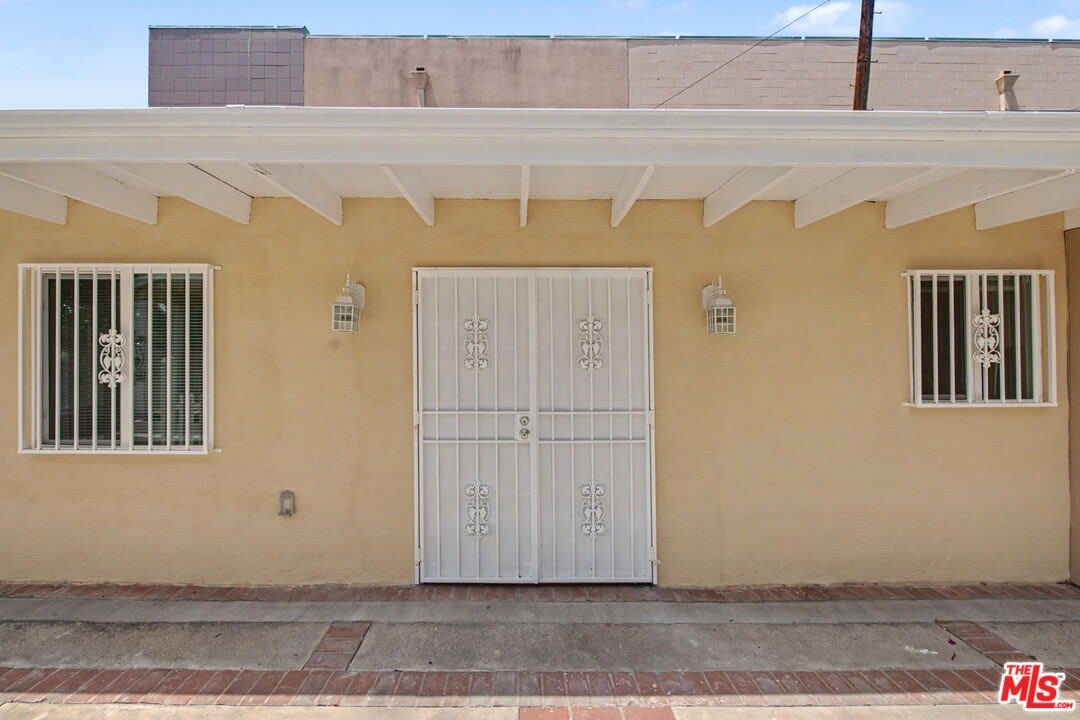 2153 Glendon Ave – photo 4