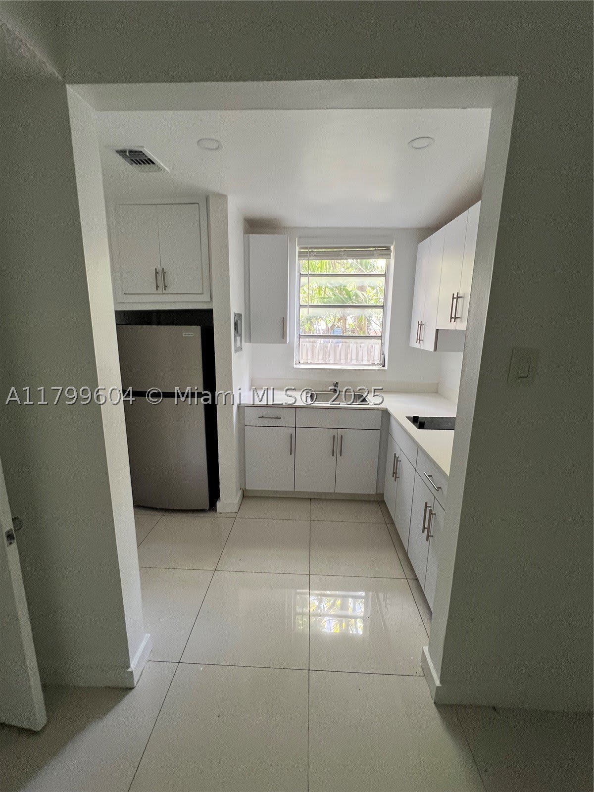 2345 NW Flagler Ter – photo 3