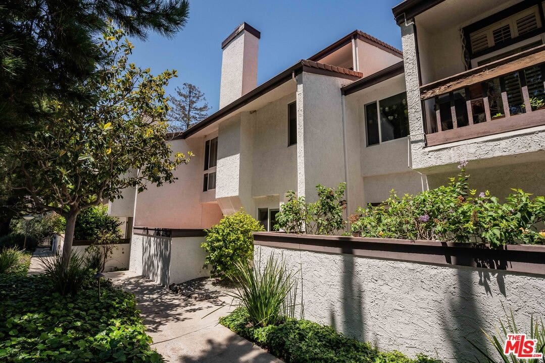 17241 Palisades Cir – photo 2