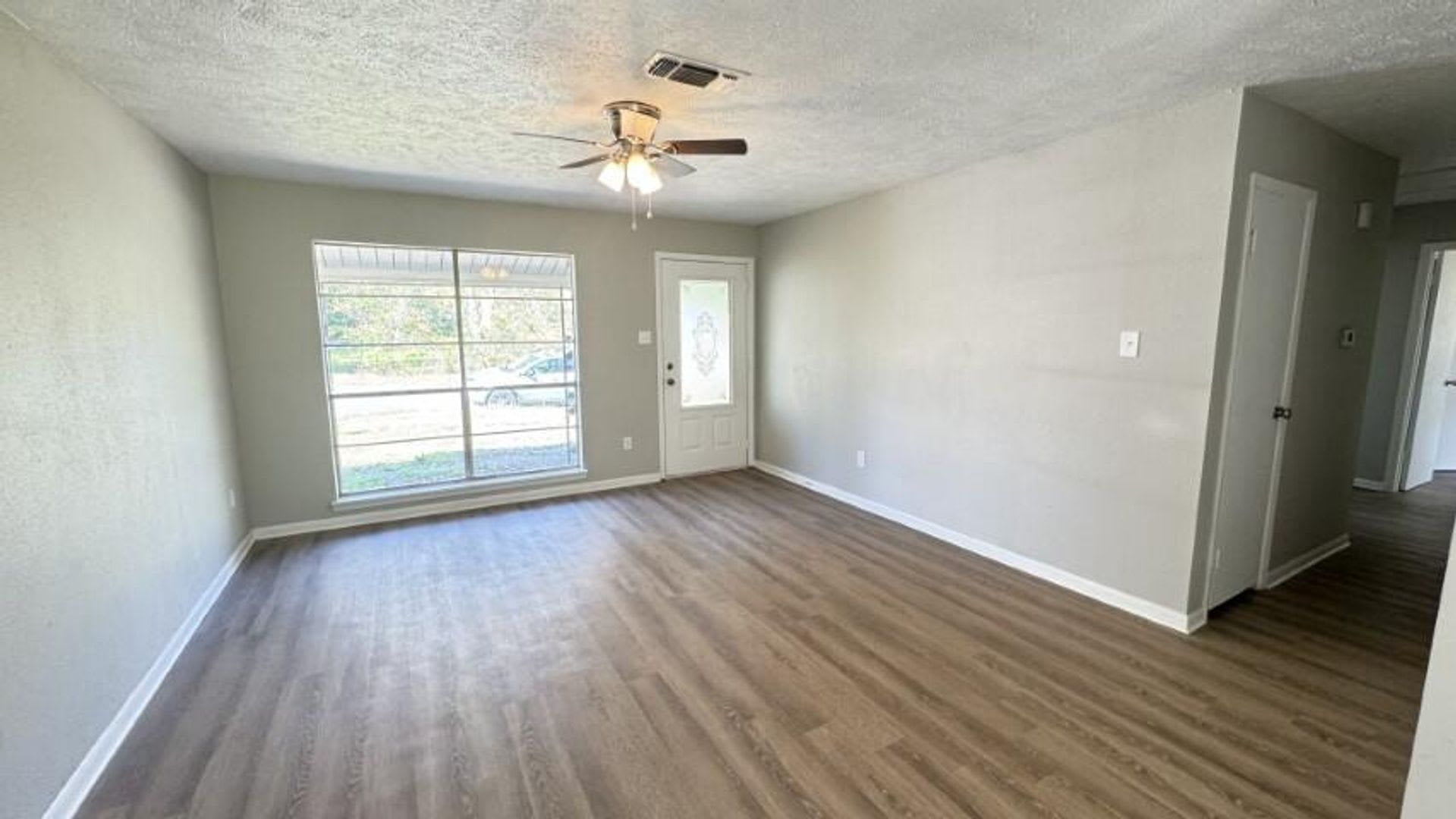 310 Parkview Ave. – photo 3