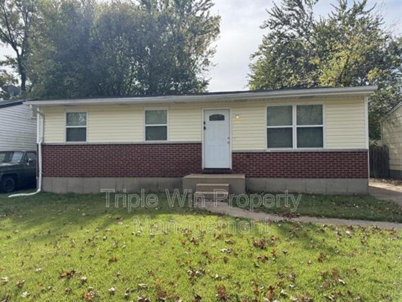 1372 Farmview Ave – photo 1