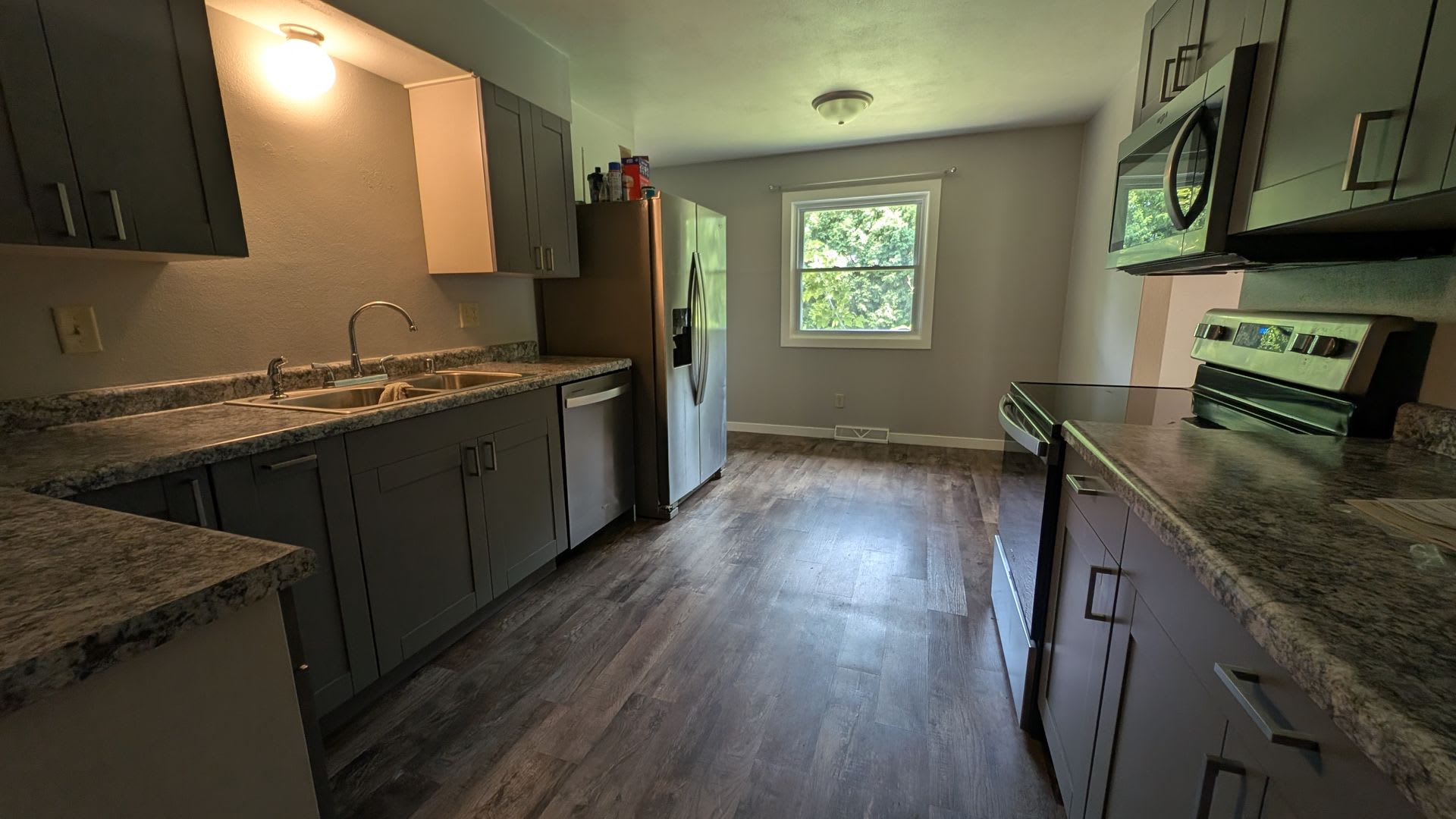 Charming Row Home Style Rental – photo 2