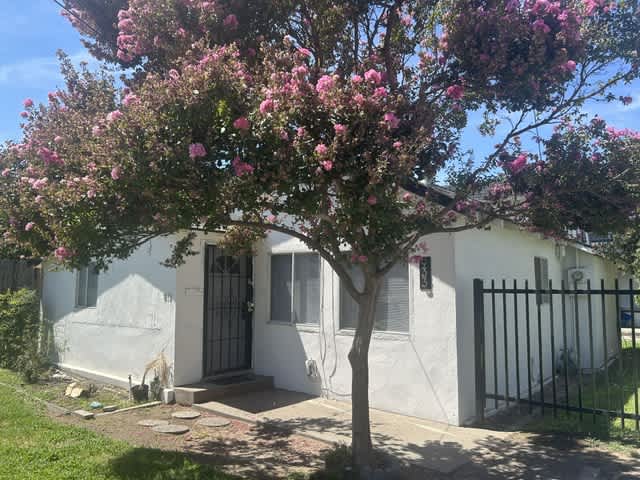 933 Kenwood Avenue 1 – photo 2