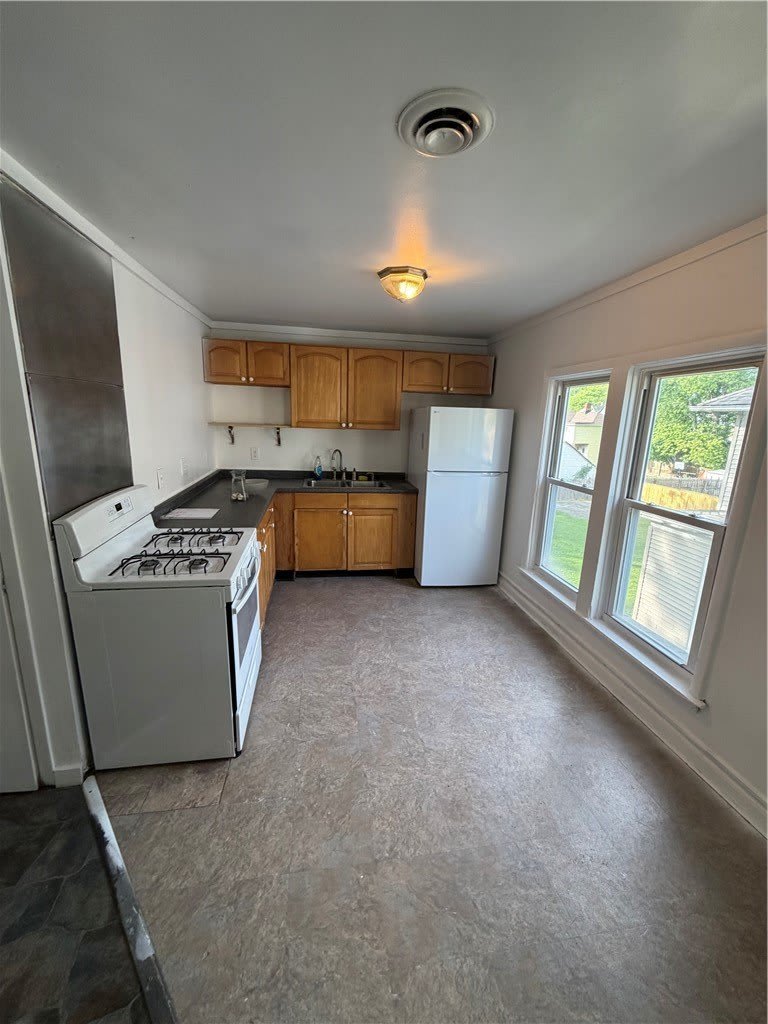 524 W 1St Street – photo 2